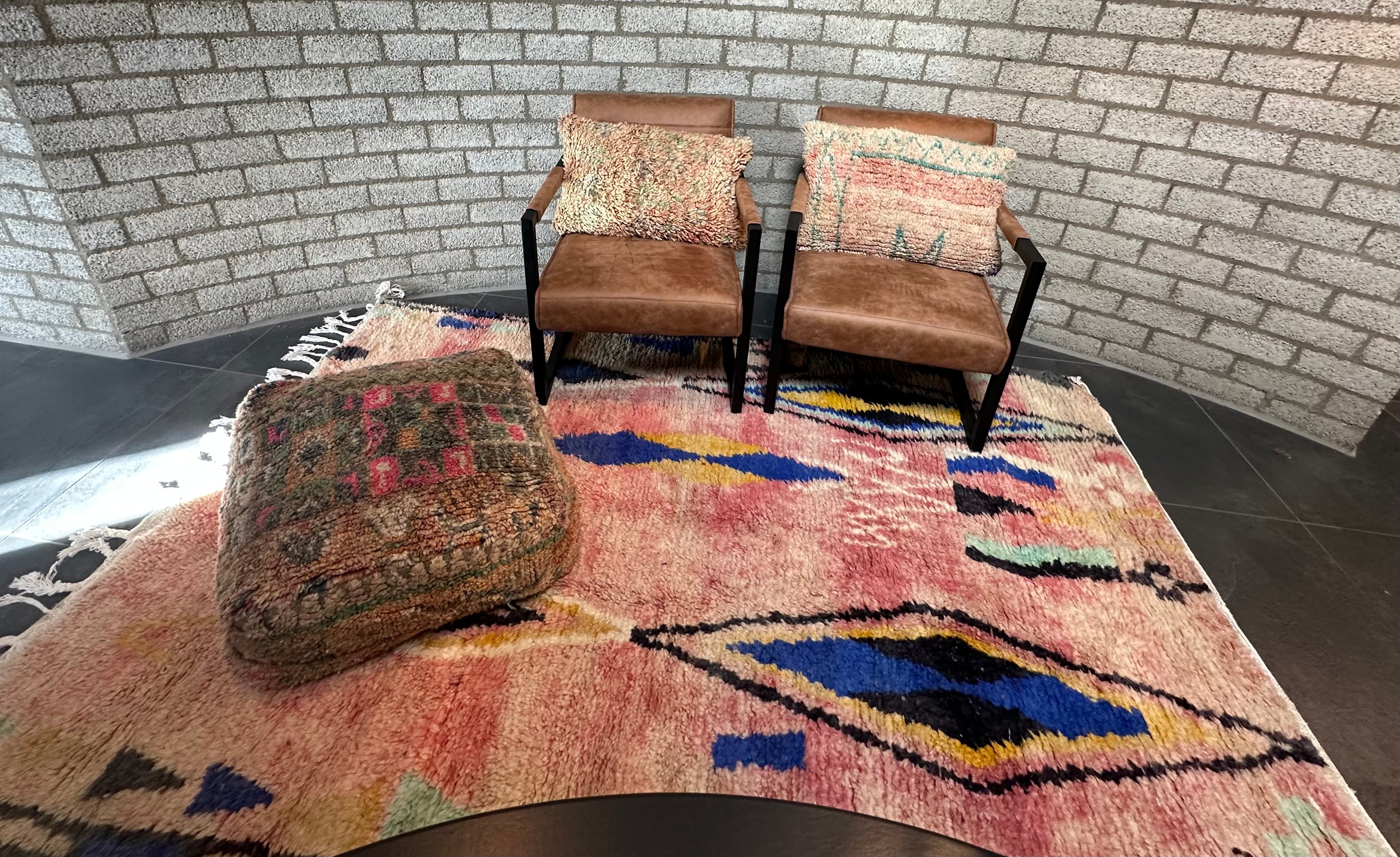 Marokkaans Boujaad vloerkleed  - roze met patronen - 244 x 154 cm