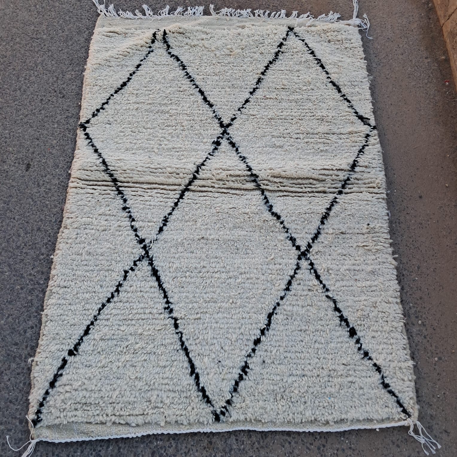 Marokkaans Boujaad vloerkleed - wit + zwart - 163 x 109 cm